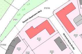 Ausschnitt aus einer Flurst&uuml;ckskarte mit Geb&auml;uden, Stra&szlig;en und Gr&uuml;nfl&auml;che