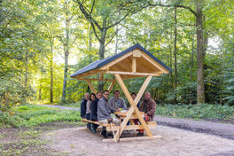 Im Oberwald wurde eine neue Sitzgruppe zum Verweilen eingeweiht