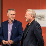 Landrat Carsten Michaelis und der K&uuml;nstler Uwe Feustel zur Ausstellungser&ouml;ffnung