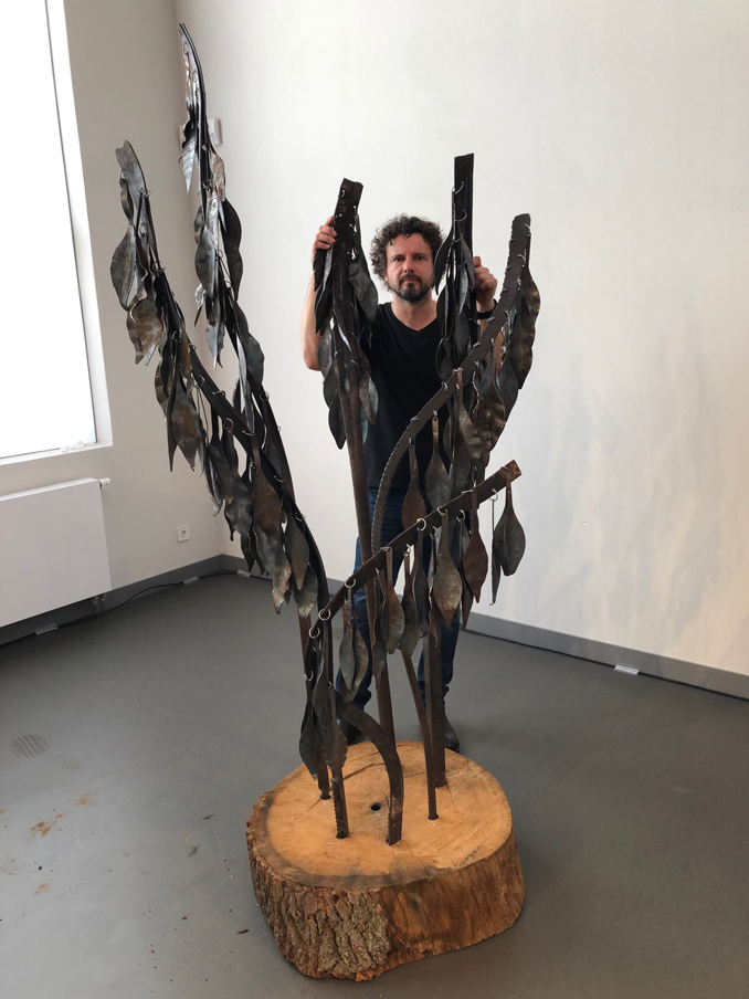 Am Ende des transnationalen Schmiedworkshops steht die Baumskulptur (Autor: Ina Metalidis)