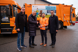 Sven D&ouml;rr, Klima- und Energiemanager Landkreis Zwickau, Carsten Michaelis, Landrat Landkreis Zwickau, Ronny Teuchert, Gesch&auml;ftsf&uuml;hrer KECL, Mario M&uuml;ller, Beigeordneter Landkreis Zwickau bei der &Uuml;bergabe