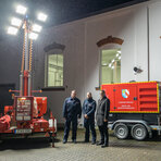 Mobile Netzersatzanlagen und LED-Lichtmastanh&auml;nger einsatzbereit