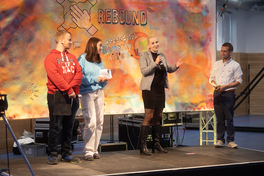 W&auml;hrend der Abschlussveranstaltung im Volkshaus Meerane mit der Jugendamtsleiterin Annett Meylan