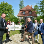 Im Bild Oberb&uuml;rgermeister Gerd H&auml;rtig, Landrat Carsten Michaelis, SSG Gesch&auml;ftsf&uuml;hrer Daniel R&ouml;thig und Gesch&auml;ftsf&uuml;hrer eins Roland Warner beim symbolischen Spatenstich