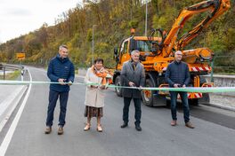 v. l.: Ren&eacute; Seidel (Wolfgang Scharnagl GmbH, Bauausf&uuml;hrender Betrieb), Landtagsabgeordnete Kerstin Nicolaus, Landrat Carsten Michaelis und J&ouml;rn Hennig (EBB Ingenieurgesellschaft mbH, Objektplanung, Bau&uuml;berwachung und Bauoberleitung) beim Banddurchschnitt