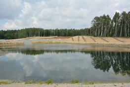 Im Bild das neu geschaffene Ersatzbecken der Deponie in D&auml;nkritz