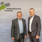 Projektmanager Matthias Li&szlig;ke und Landrat Carsten Michealis