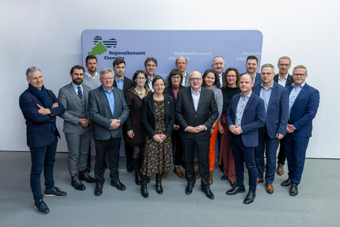 die Mitglieder des Erweiterten Regionalkonvents bei der konstituierenden Sitzung 