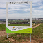 Auf dem Bild ein Bilderrahmen mit Hintergrund Blick auf Oberlungwitz