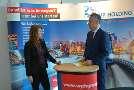 Landrat Carsten Michaelis im Gespr&auml;ch mit Gesch&auml;ftsf&uuml;hrerin Doreen Paesold-Runge w&auml;hrend der Er&ouml;ffnung