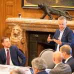 Ministerpr&auml;sident Michael Kretzschmer und Landrat Carsten Michaelis zur Gespr&auml;chsrunde im Schloss Waldenburg